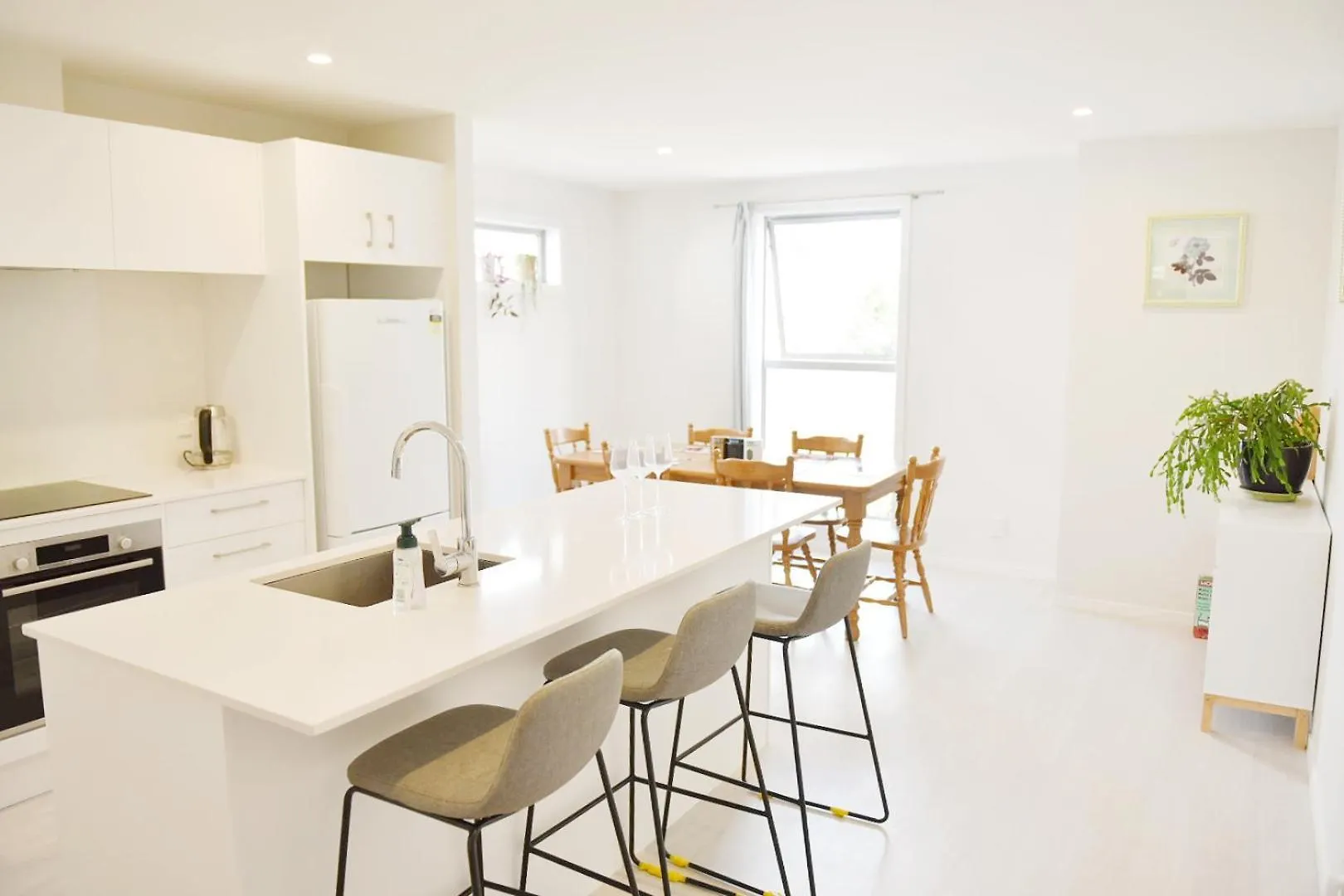 Johnsonville Brand New Lovely Townhouse Wellington